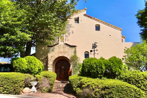 Izu Hana no Mai [24-hour natural hot spring, BBQ & authentic pizza oven, simulation golf & karaoke] 