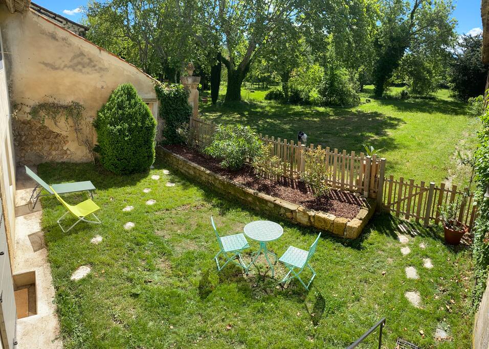 Mazet au pied des Alpilles avec Piscine et Pétanque