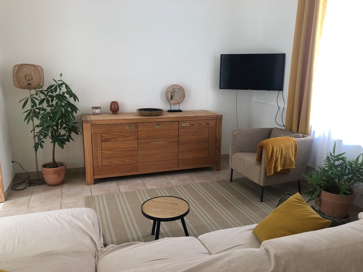 Top performing Airbnb: Charming Provencal house between sea and lakes in Pertuis