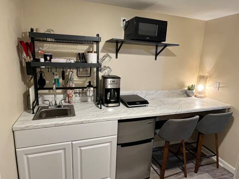 Restful & quiet basement apt