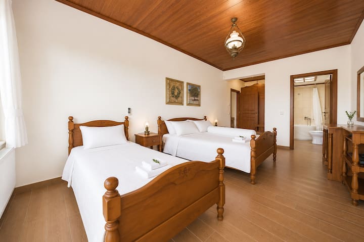 Lower Level - Bedroom 4 with one double and one single bed, ensuite bathroom with jacuzzi bathtub and private patio with garden access