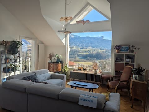 House with stunning mountain views