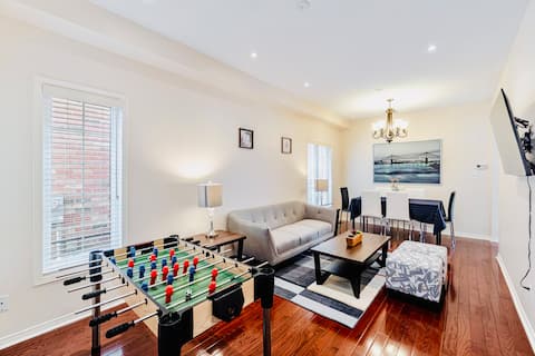Spacious & Modern Home w/ Yard, Piano, PS4 & BBQ