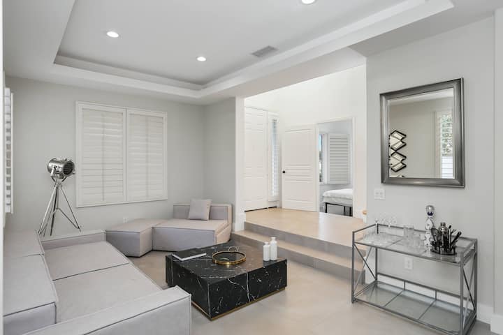 Contemporary 6 Br Home Near Lake Mission Viejo - Mission Viejo, CA