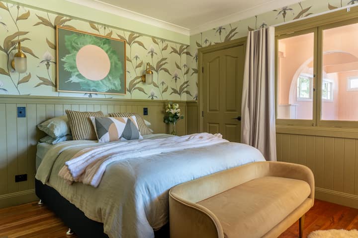 Master Queen bedroom with block outs