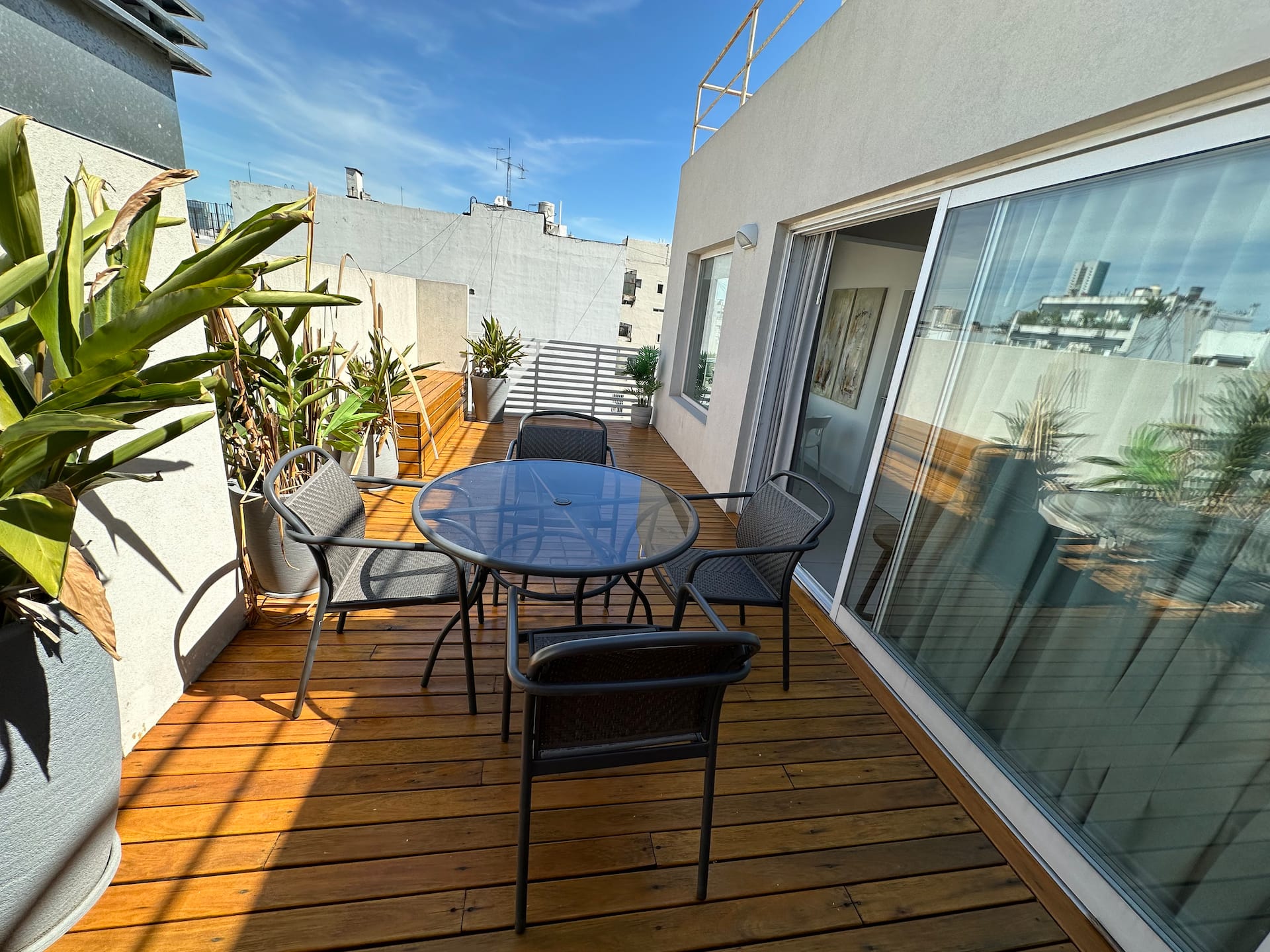 Apartamento novo com terraço privativo em Recoleta