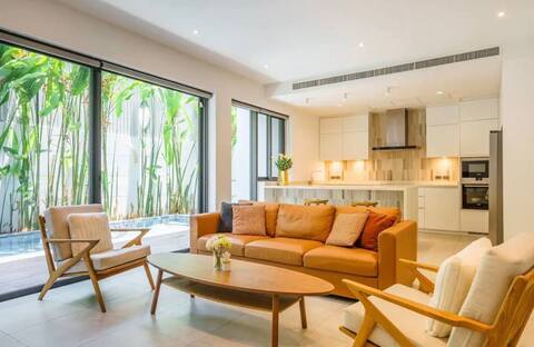 Designer Pool Villa near Emquartier.