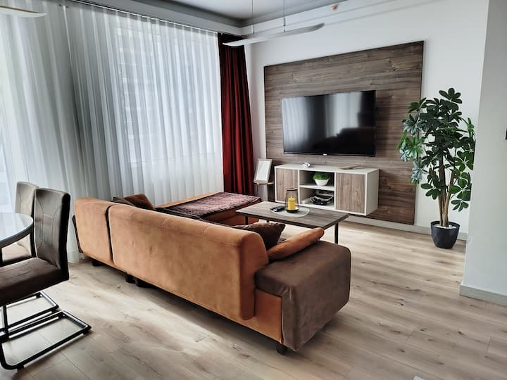 Luxury 19th Floor Condo With Pool, Gym & City View - Escópia