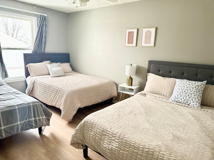 2 de tamaño completo y 1 individual 