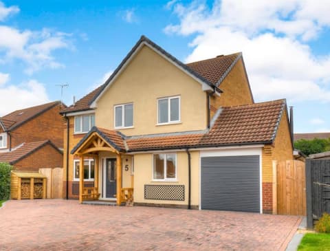 Large Family Retreat Ashby