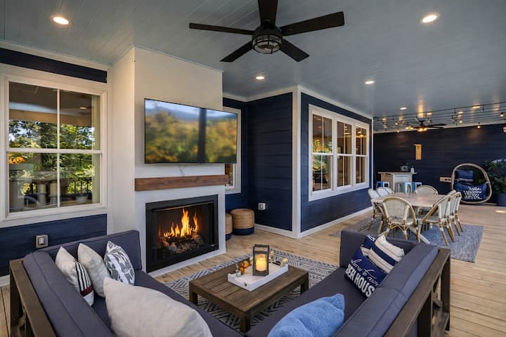 Shenandoah Luxe Riverfront: Hot Tub & Firepit - Shenandoah, VA
