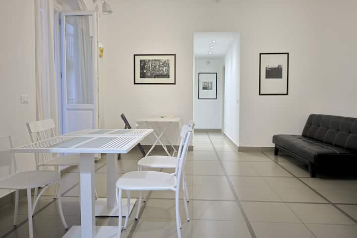 منطقة تناول الطعام والعمل.