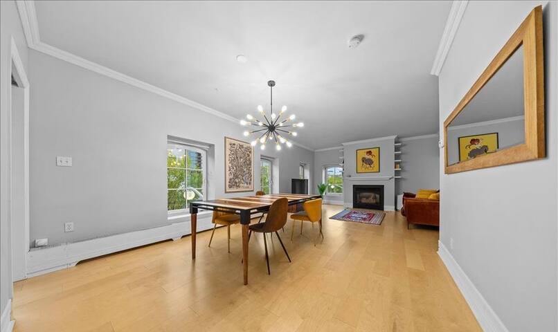 Stylish condo in ByWard | Free carpark | Wifi | AC