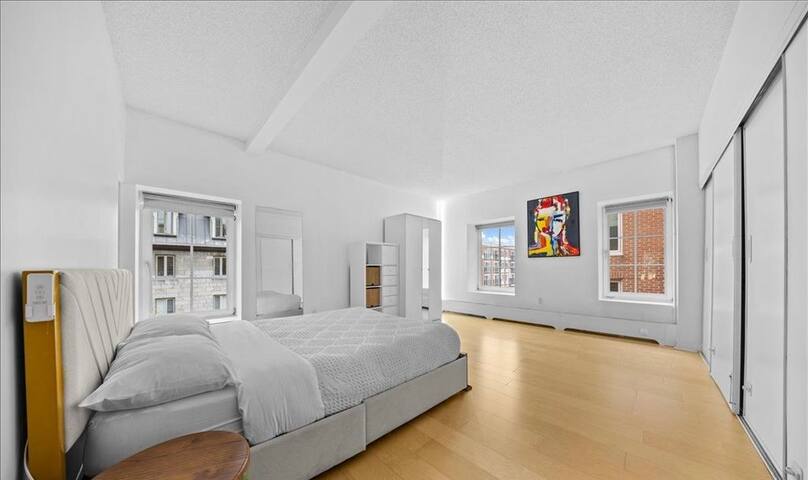 Stylish condo in ByWard | Free carpark | Wifi | AC gallery image 5