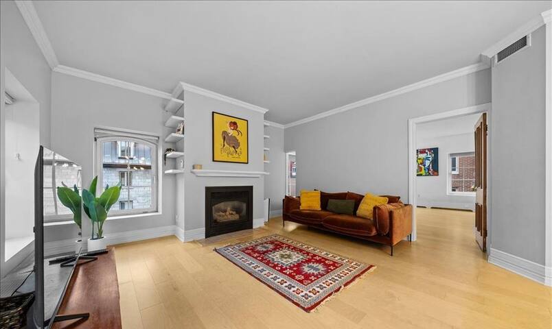 Stylish condo in ByWard | Free carpark | Wifi | AC gallery image 2