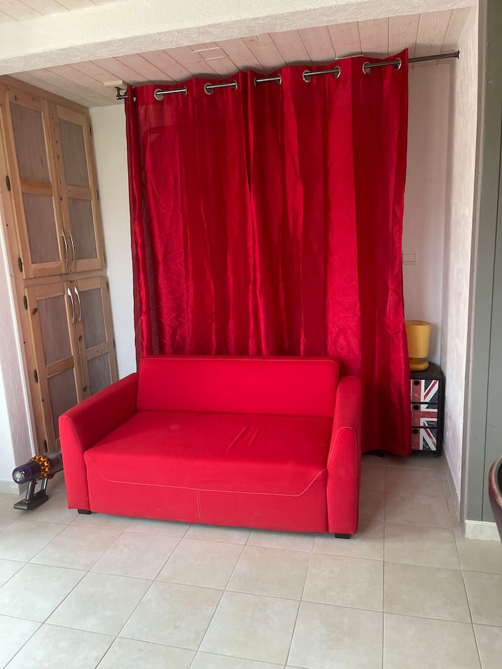 Studio Dans Chalet Piscine Intérieur
8 Mois Par An - Embrun