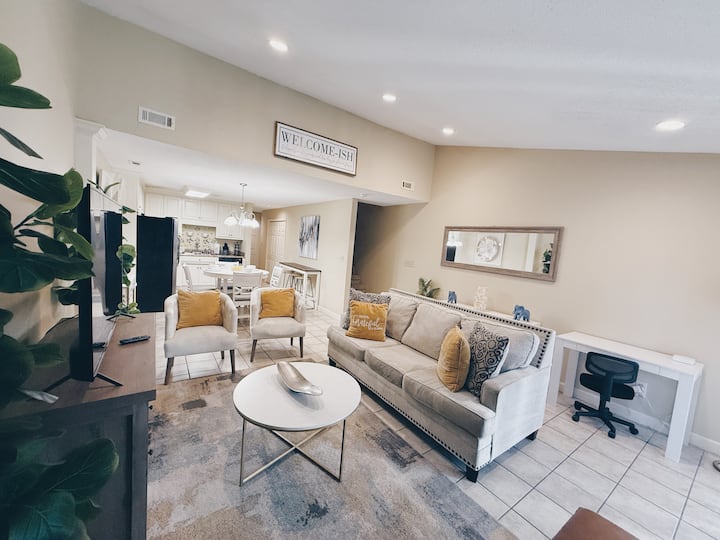 4 Queen Beds • Sleeps 10 • Near Vsu & Sgmc - Valdosta, GA