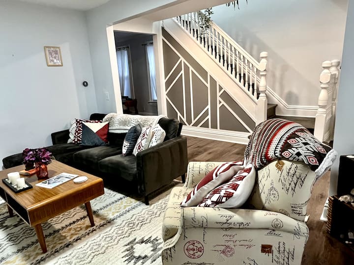 Warm & Cozy Stay Near Highland Park
Gym•bar•office - Rochester, NY