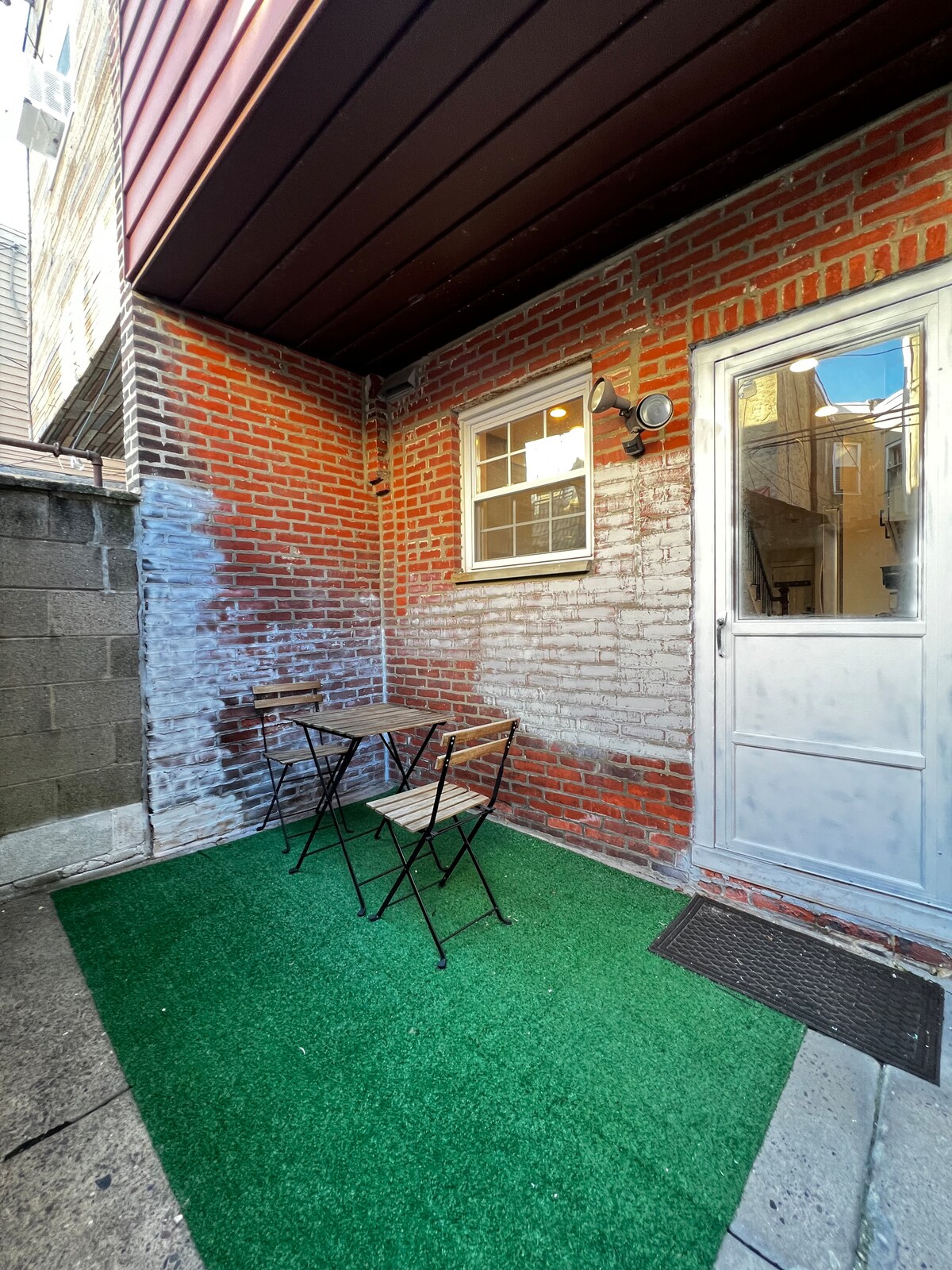 Bedroom Close to Stadiums & More (1)