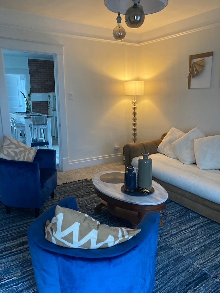 Top Patio Apartment - Niagara Falls, NY