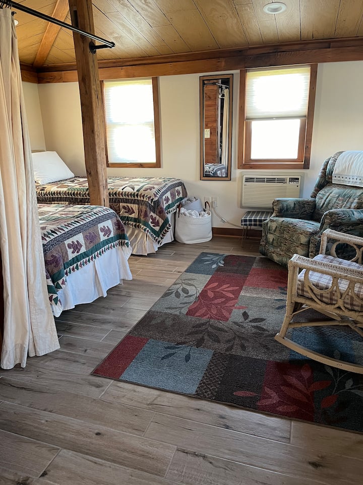 Country Cabin - Cozy 1 Room Guesthouse - Iowa
