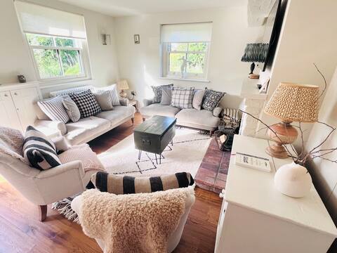 Popular Airbnb listing: Granary Cottage, Burnham Market in Burnham Market