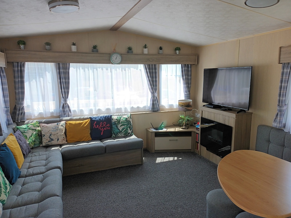 Successful Airbnb property: SEAS THE DAY, spacious caravan at Coopers Beach in Colchester