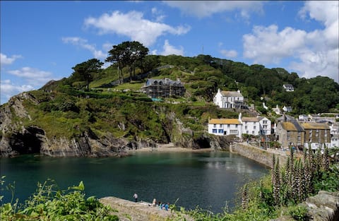 Stunning house right by the sea.