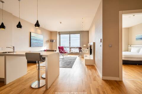 Popular Airbnb listing: 40th+ Floor | Modern 1BDR + Pool, Sauna & Cleaning in İstanbul