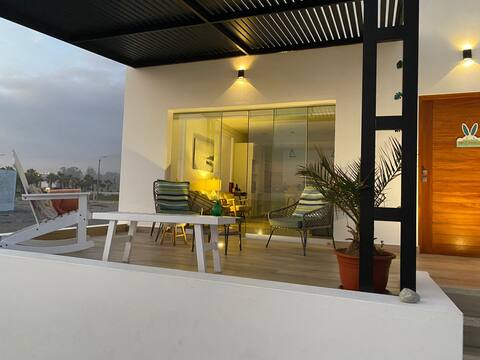 Enjoy a Warm house facing the sea