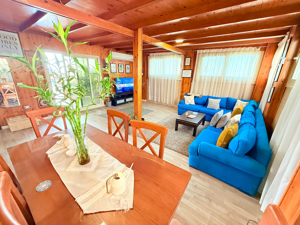 Living room image 1