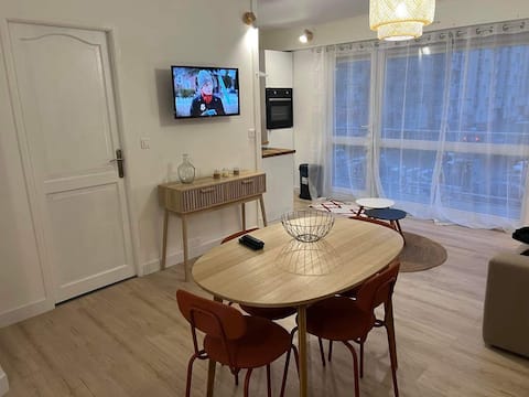 Top Airbnb: L'Évasion apartment (close to the beach with balcony) à Calais