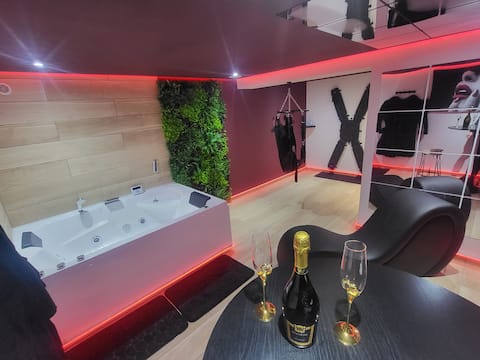 The unmissable Love Room