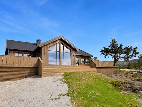 Panoramic views in cool Norwegian nature, fishing opportunities