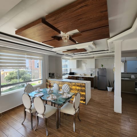 Jockey Chiclayo Condominium. Park View - Elevator