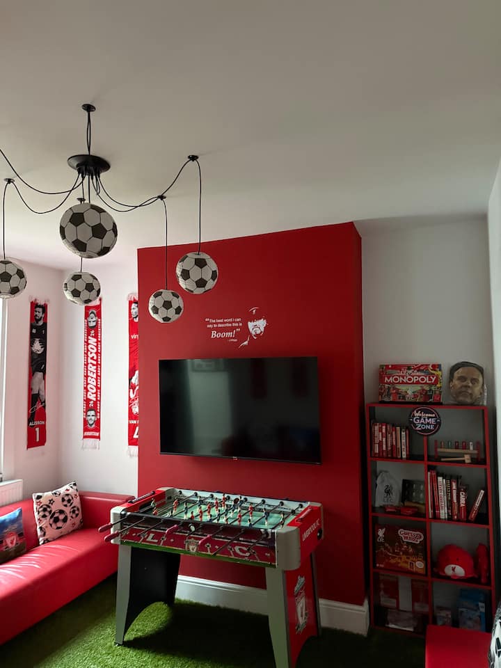 • Entire Lfc Themed House • Tiktok Famous Stay • - Liverpool