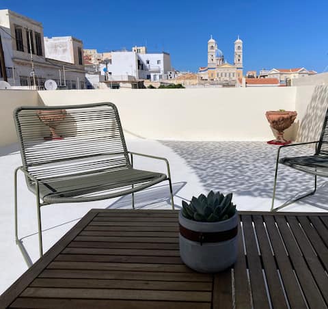 Good Time Charlie 3: central flat with Rooftop