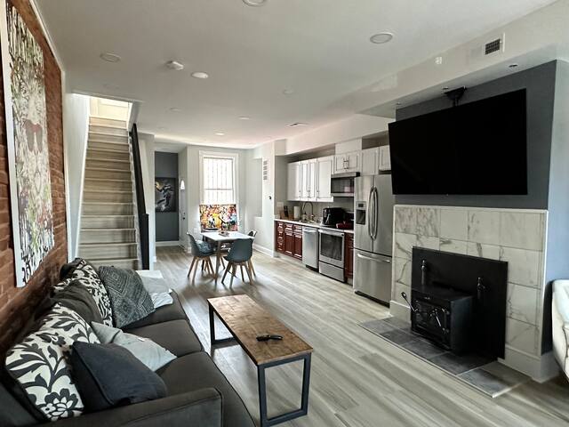 Luxurious Capitol Hill Home — Gorgeous 2B/2.5BR gallery image 2