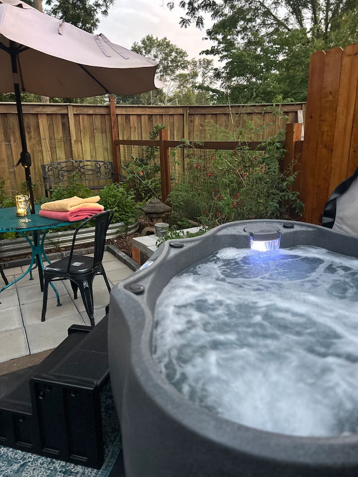 Mid-century Suite Private Hot Tubbiltmore Dwntwn - Asheville, NC