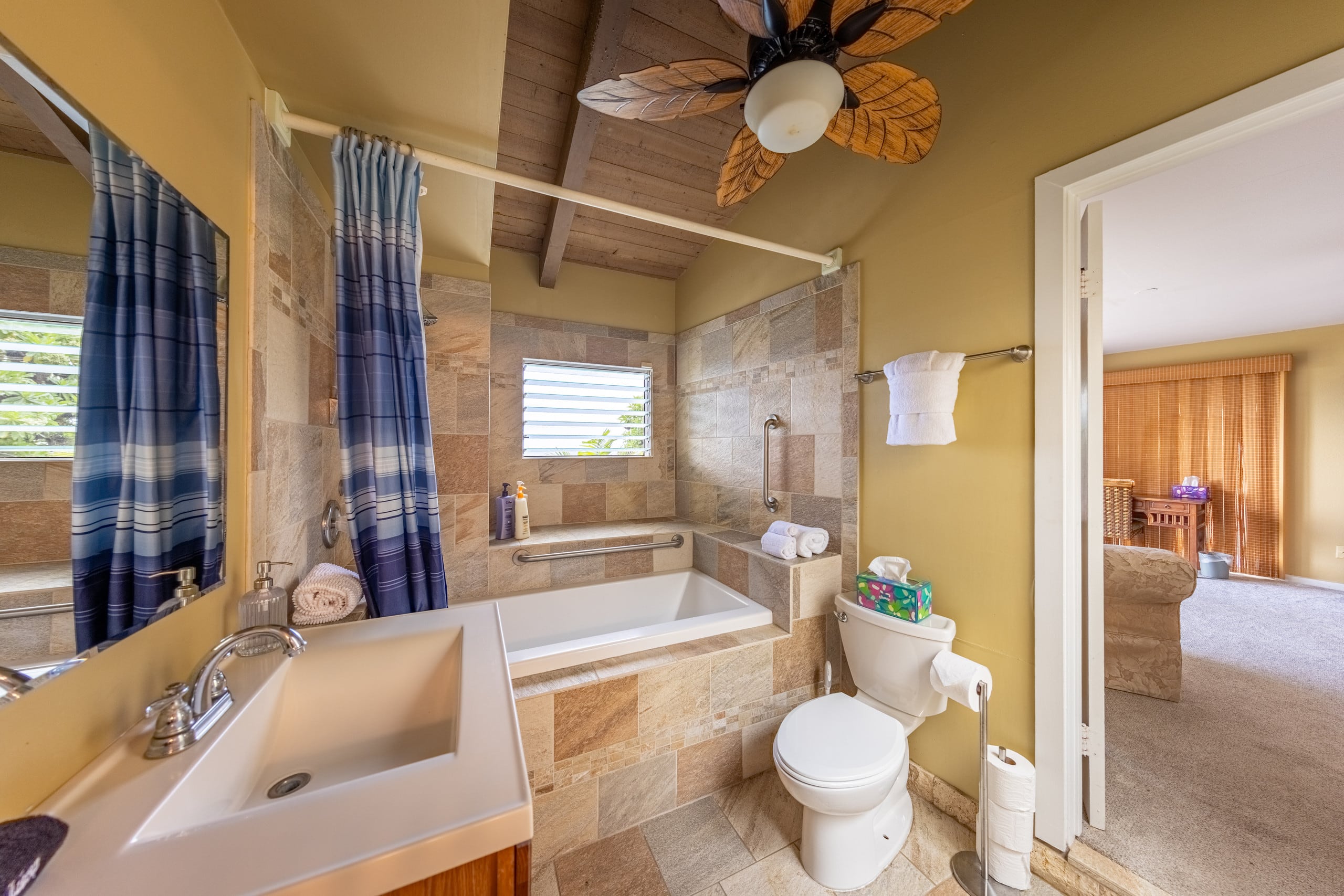 Home in Kailua-Kona · ★4.97 · 4 bedrooms · 5 beds · 3 baths - Image 25