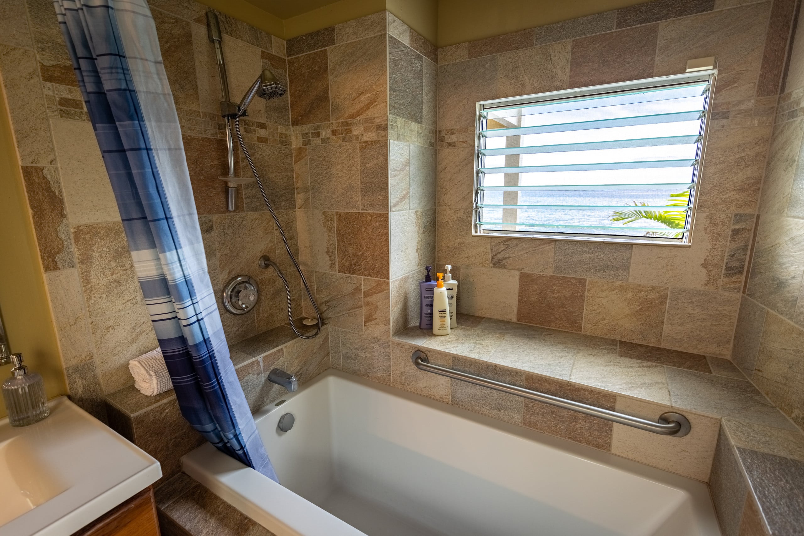 Home in Kailua-Kona · ★4.97 · 4 bedrooms · 5 beds · 3 baths - Image 24