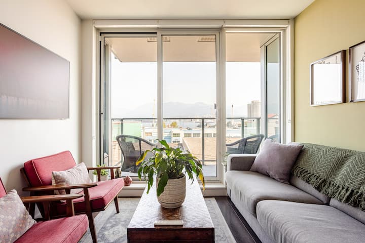 Modern 1-bed Condo | Mountain Views | 10 Mins > Dt - Vancouver