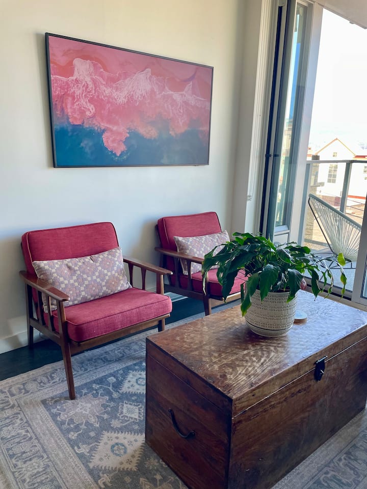 Modern 1-bed Condo | Mountain Views | 10 Mins > Dt - Vancouver