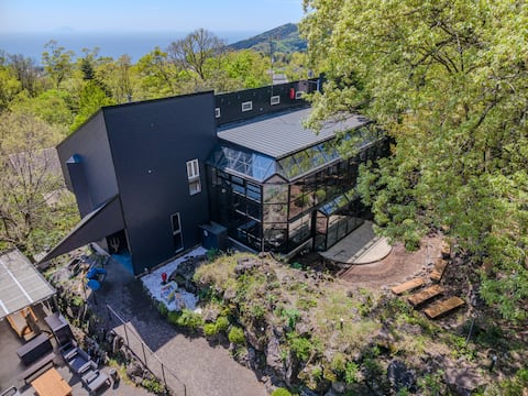Izu Summer Vacation | BBQ | Large Private Villa with 16 Beds, 8 Bedrooms, and 8 Bathrooms | Accommod
