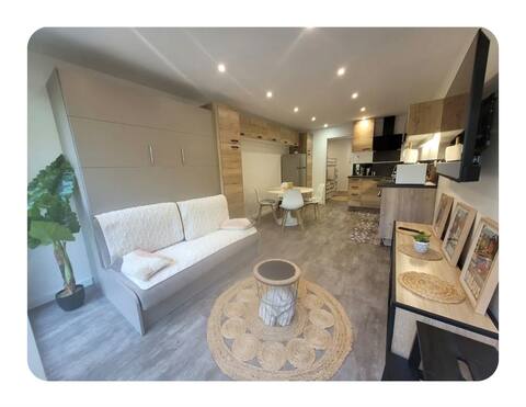 Top Airbnb: Apartment with garden, pool in Fréjus