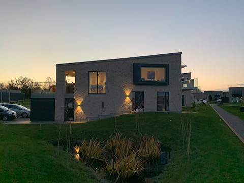 Stylish Liebhaver home: Panorama window & gym