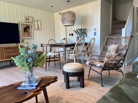 Popular Airbnb listing: Luxury Stylish Seaview Chalet in Kingsdown in Ringwould With Kingsdown