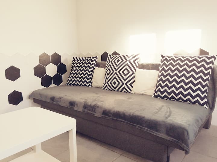 Sofa, das in ein Doppelbett umgewandelt werden kann 