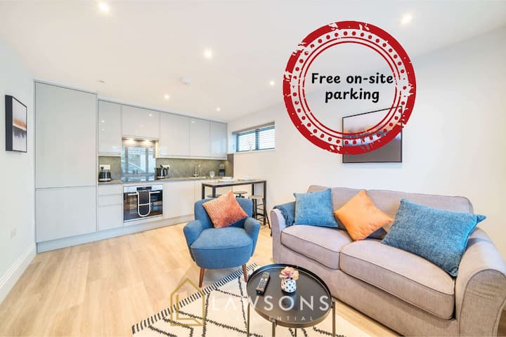 Electric Escape | 1br | Parking + Ev Charge - Windsor