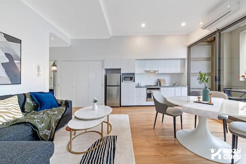 Top performing Airbnb: KozyGuru | Chippendale | Kozy Clean 1Bed Apt in Chippendale